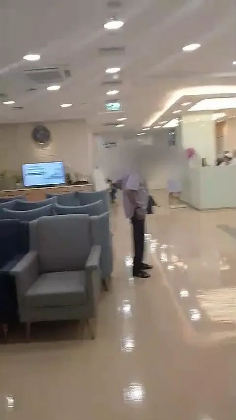 الممر الرئيسي إلى العيادات